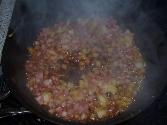 Deftiger Maultaschenauflauf mit Schinken und Tomatensoße - Rezept - Bild Nr. 4