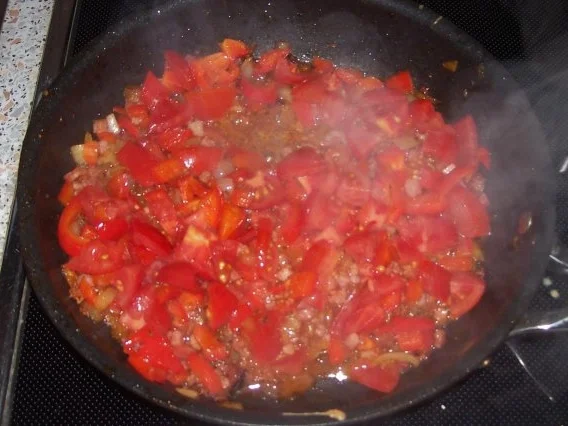 Deftiger Maultaschenauflauf mit Schinken und Tomatensoße - Rezept - Bild Nr. 5