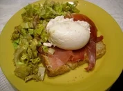 Rezept: Schinkentoast mit pochiertem Ei>> Schinkentoast mit pochiertem Ei>> - Rezept