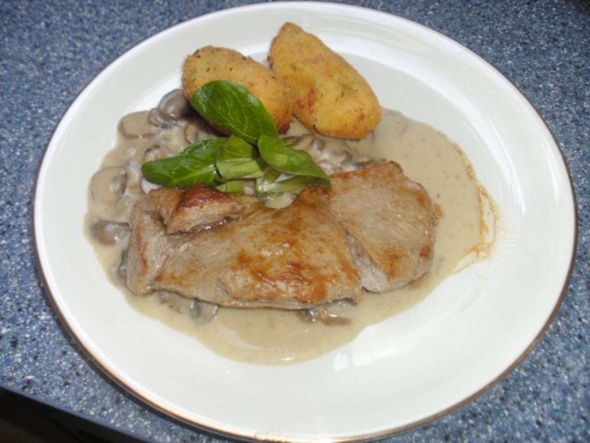 Kalb - Hüftsteaks mit Champignons in Rahmsoße - Rezept - kochbar.de