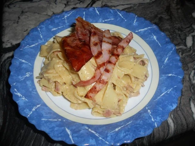 Tagliatelle an Schinken-Sahne-Soße - Rezept