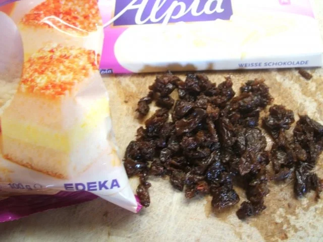 Rezept: Pralinen: Noisette-Cranberry- und Weiße Rumrosinen-Herzen (je 15 Stück) Bild Nr. 7 Pralinen: Noisette-Cranberry- und Weiße Rumrosinen-Herzen (je 15 Stück) - Rezept - Bild Nr. 7