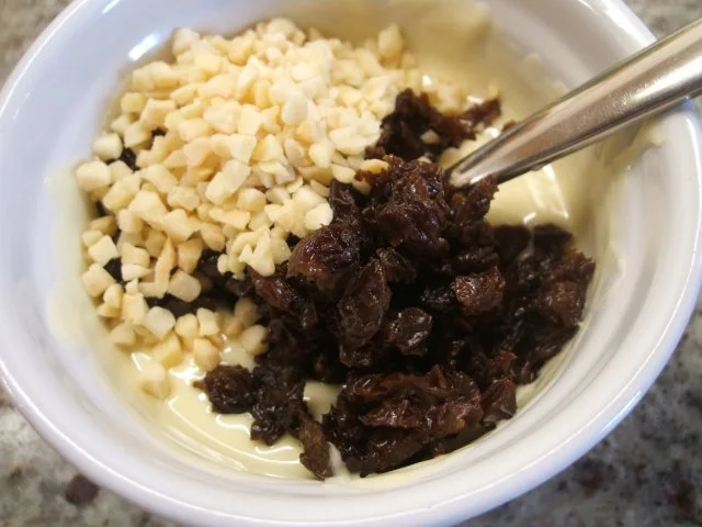 Rezept: Pralinen: Noisette-Cranberry- und Weiße Rumrosinen-Herzen (je 15 Stück) Bild Nr. 9 Pralinen: Noisette-Cranberry- und Weiße Rumrosinen-Herzen (je 15 Stück) - Rezept - Bild Nr. 9