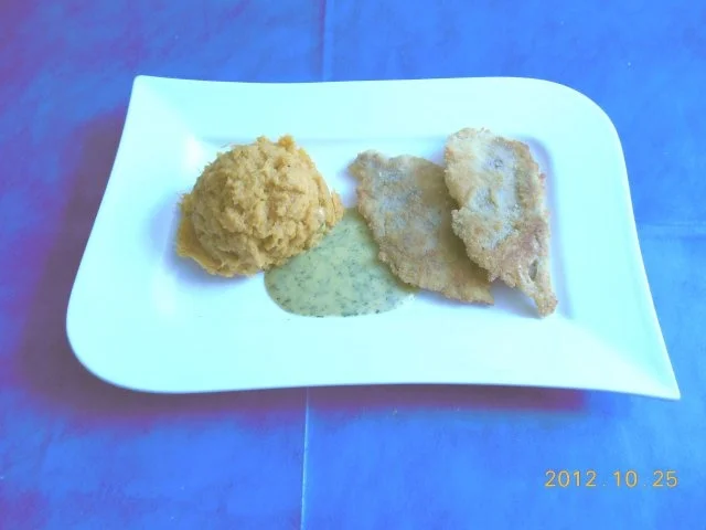 Rezept: Fisch: Dorade paniert mit Süßkartoffelpüree und Senf-Dill-Soße Fisch: Dorade paniert mit Süßkartoffelpüree und Senf-Dill-Soße - Rezept
