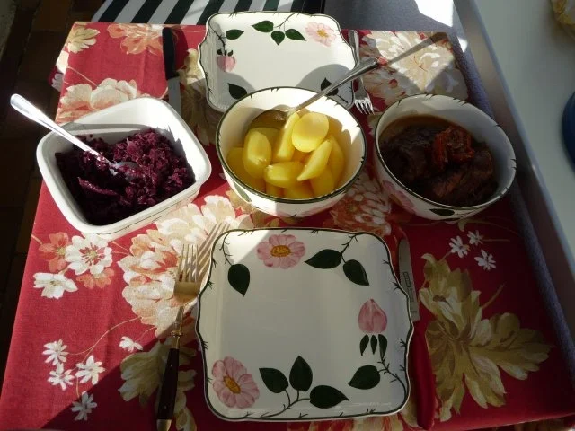 Wild & Co : Gewickelte Kaninchenteile, Rotkohl und Salzkartoffeln - Rezept - Bild Nr. 15