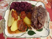 Wild & Co : Gewickelte Kaninchenteile, Rotkohl und Salzkartoffeln - Rezept