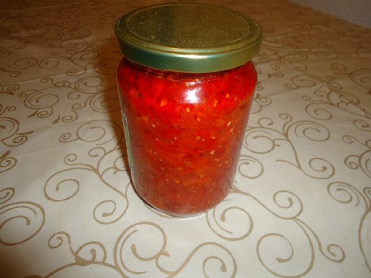 Serbisch eingelegte Paprika und Tomaten - Pindjur - Rezept