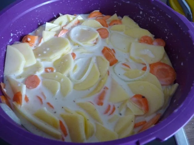 Fleischlos : Kartoffel - Möhrengratin mit Roter Bete - Salat - Rezept - Bild Nr. 5