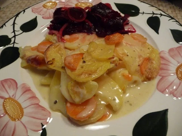 Fleischlos : Kartoffel - Möhrengratin mit Roter Bete - Salat - Rezept - Bild Nr. 14