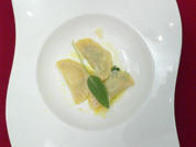Dreierlei gefüllte Ravioli in Salbeibutter - Rezept