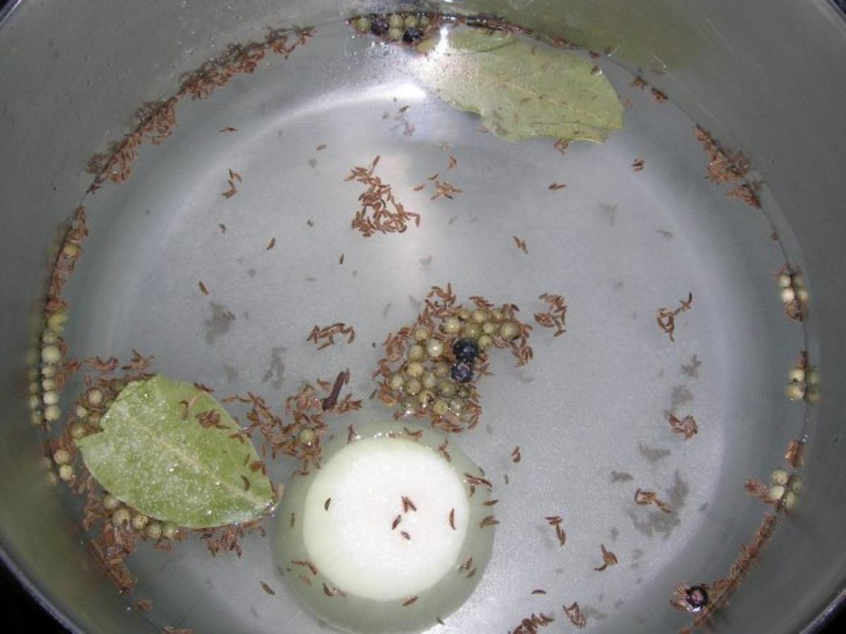 Spanferkelhaxen an Petersil-Kartoffelstampf und Spitzkohl - Rezept - Bild Nr. 2