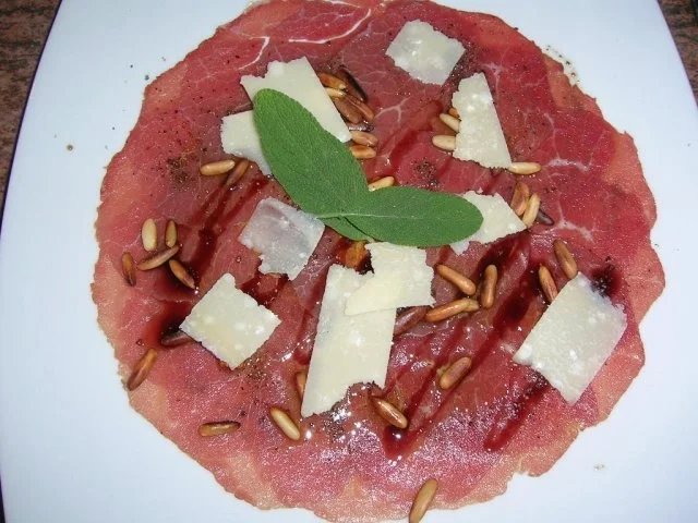 Rindercarpaccio - so wie wir es gerne mögen . - Rezept