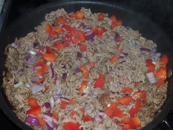 Würzige Ruck-Zuck-Pfanne mit Hack, Feta und Bohnen - Rezept - Bild Nr. 4