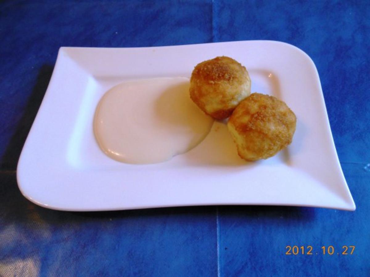 Vegetarisch: Erdbeerknödel mit Leinölcreme - Rezept