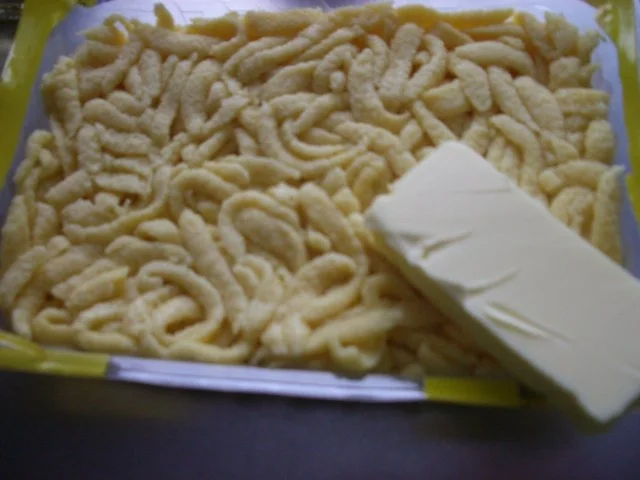 Käsespätzle mit geschmelzten Eisbergsalat - Rezept - Bild Nr. 5