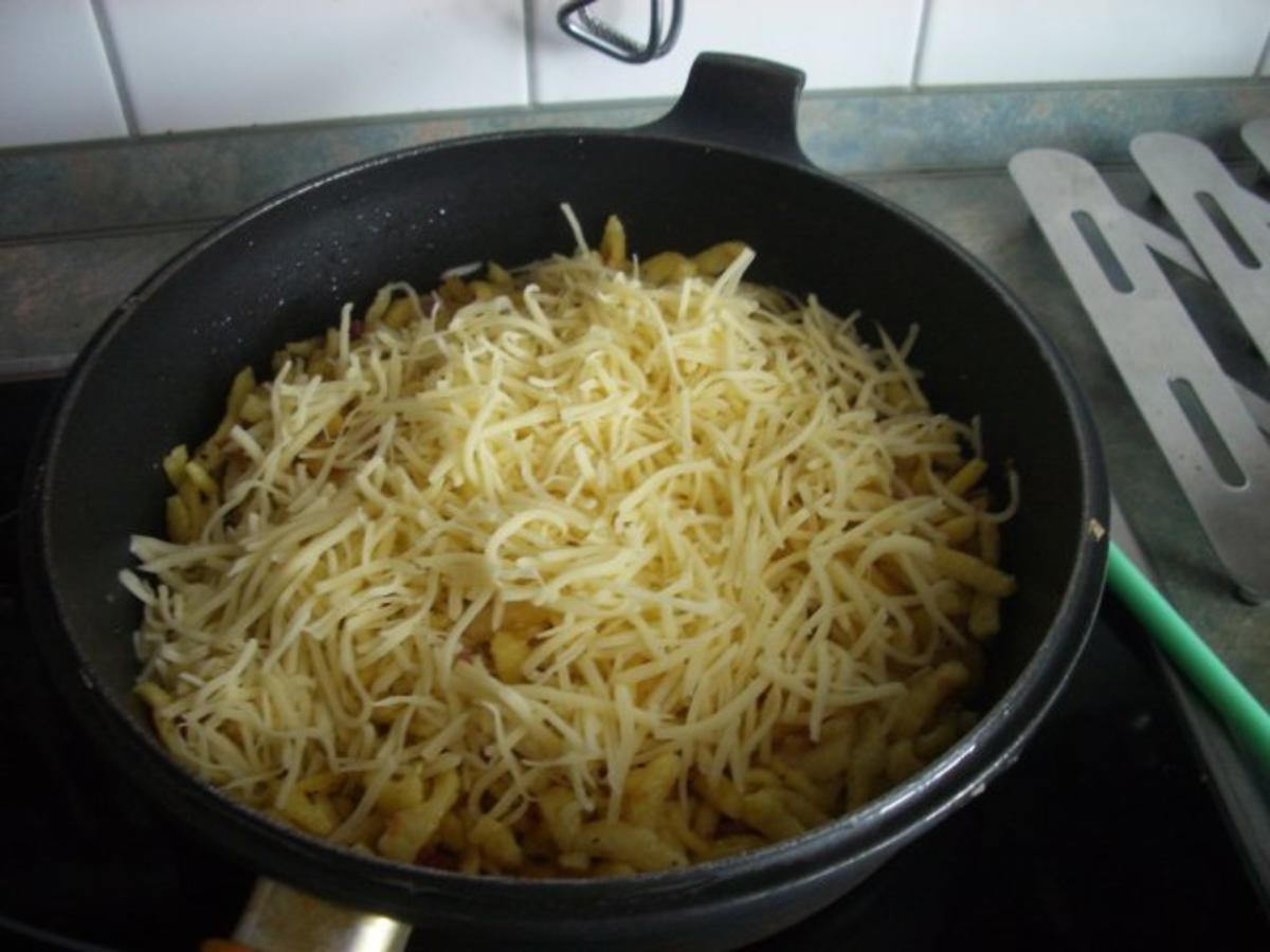 Käsespätzle mit geschmelzten Eisbergsalat - Rezept - Bild Nr. 8