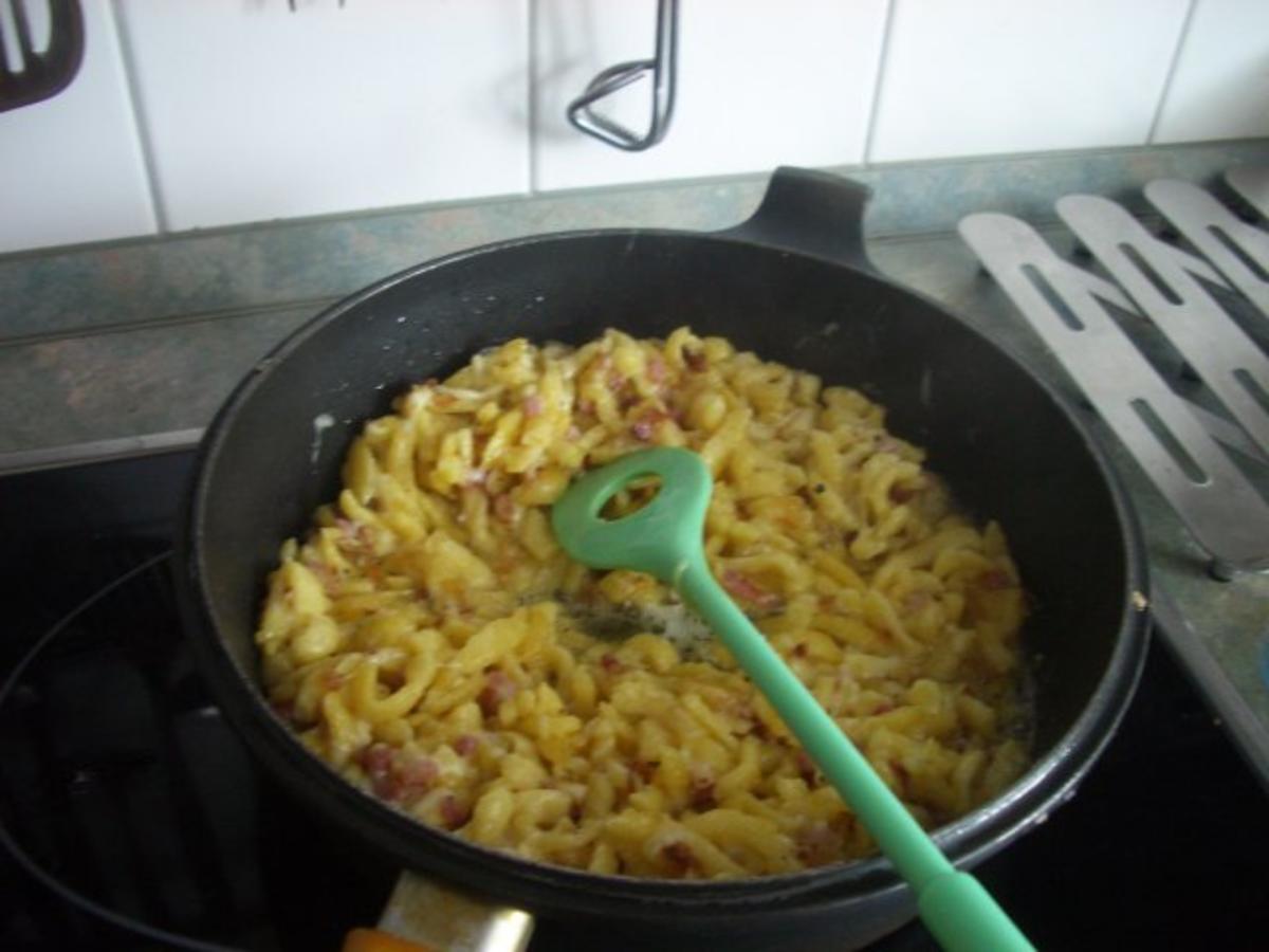 Käsespätzle mit geschmelzten Eisbergsalat - Rezept - Bild Nr. 13