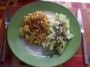 Rezept: Kรคsespรคtzle mit geschmelzten Eisbergsalat Kรคsespรคtzle mit geschmelzten Eisbergsalat - Rezept