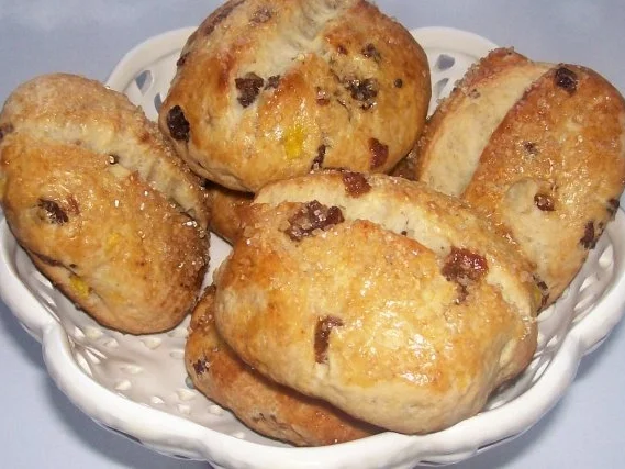 Rezept: Kleine Rosinen-Mango-Brötchen Kleine Rosinen-Mango-Brötchen - Rezept