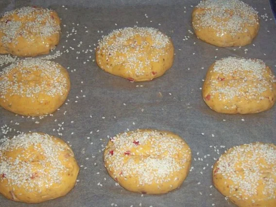 Mediterrane Paprika-Sesam-Brötchen zum Feierabend - Rezept - Bild Nr. 5