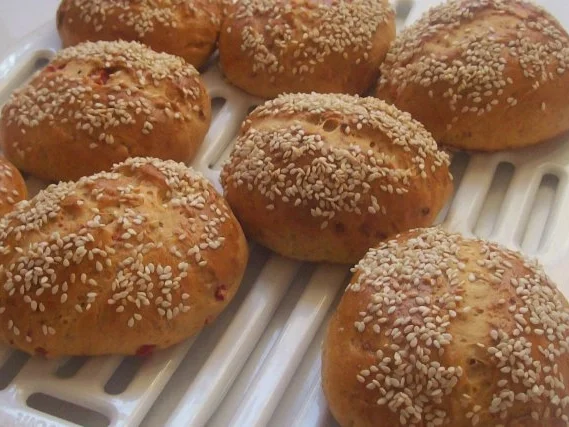 Mediterrane Paprika-Sesam-Brötchen zum Feierabend - Rezept - Bild Nr. 6