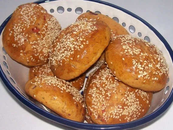Mediterrane Paprika-Sesam-Brötchen zum Feierabend - Rezept - Bild Nr. 8