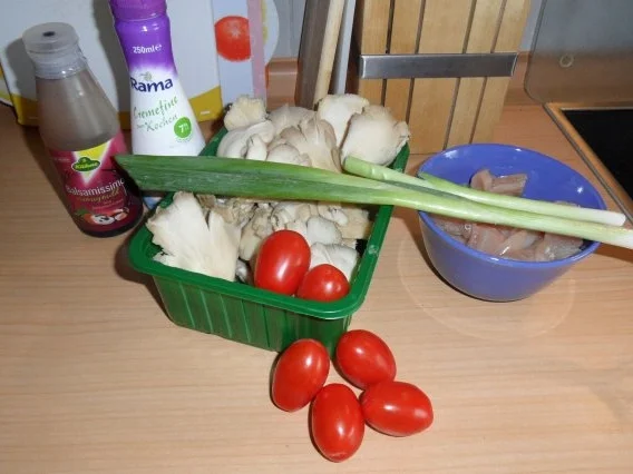 Rezept: Austernpilze ♫ mit Hähnchenfilet & Pasta ♫ Bild Nr. 2 Austernpilze ♫ mit Hähnchenfilet & Pasta ♫ - Rezept - Bild Nr. 2