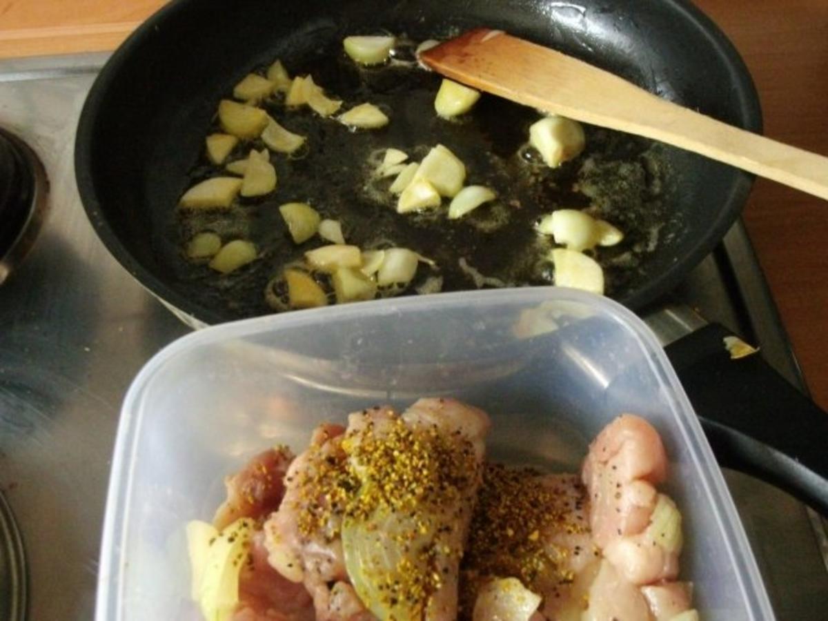 Fleischpfännchen  mit ganz viel Zwiebel in Senfsahnesoße mit Möhrenapfelrohkost - Rezept - Bild Nr. 7