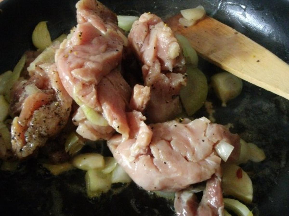 Fleischpfännchen  mit ganz viel Zwiebel in Senfsahnesoße mit Möhrenapfelrohkost - Rezept - Bild Nr. 8