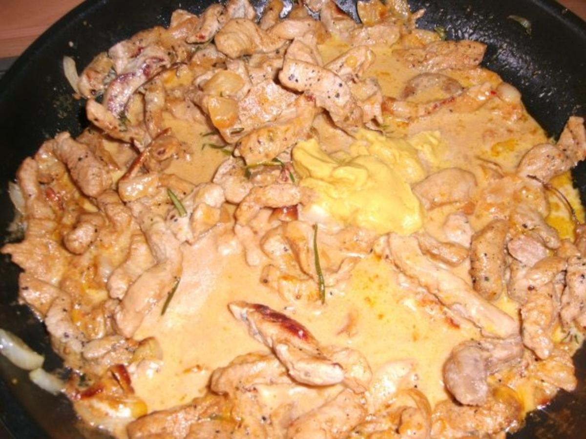 Fleischpfännchen  mit ganz viel Zwiebel in Senfsahnesoße mit Möhrenapfelrohkost - Rezept - Bild Nr. 10