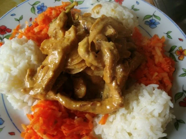 Fleischpfännchen  mit ganz viel Zwiebel in Senfsahnesoße mit Möhrenapfelrohkost - Rezept - Bild Nr. 14