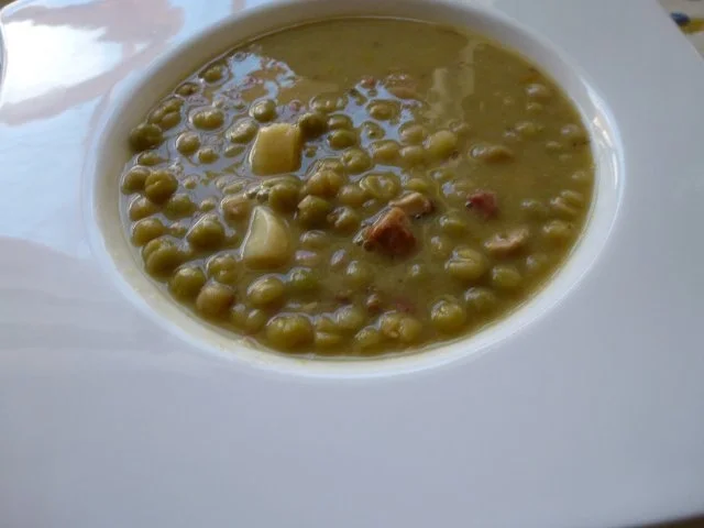 Rezept: Würzige-Wilde-Erbsensuppe Würzige-Wilde-Erbsensuppe - Rezept