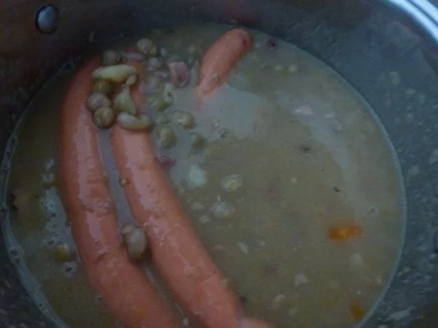 Rezept: Würzige-Wilde-Erbsensuppe Bild Nr. 3 Würzige-Wilde-Erbsensuppe - Rezept - Bild Nr. 3