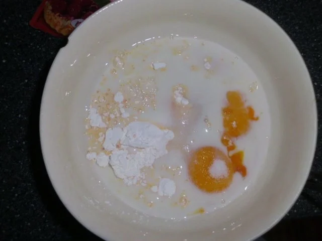 Vanille-Nusscreme mit rotem Tortenguß - Rezept - Bild Nr. 3