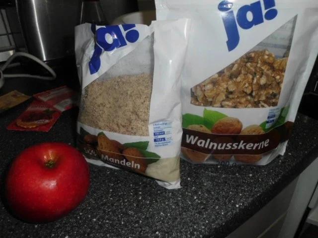 Vanille-Nusscreme mit rotem Tortenguß - Rezept - Bild Nr. 8