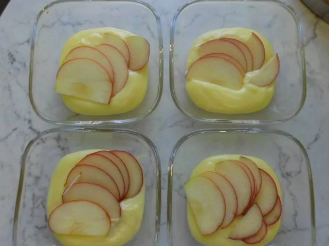 Vanille-Nusscreme mit rotem Tortenguß - Rezept - Bild Nr. 9