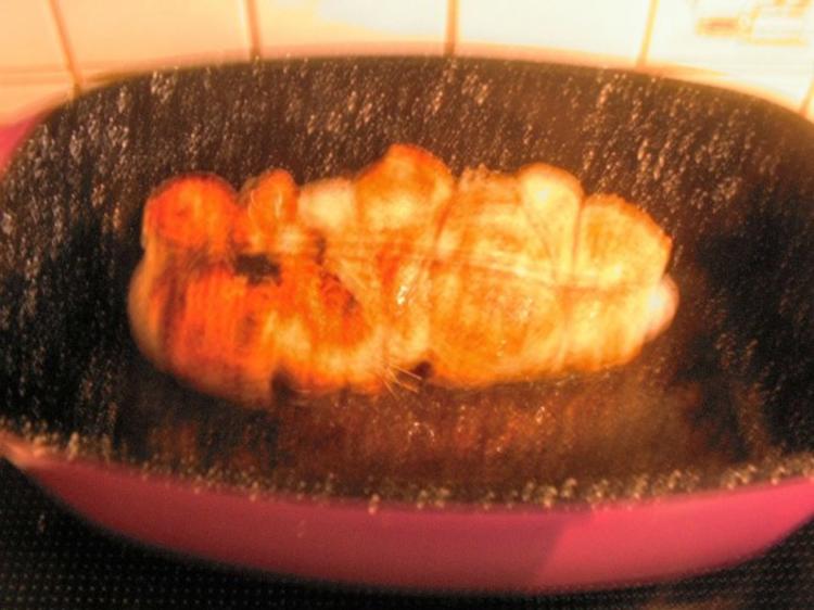 Putenrollbraten mit einer fruchtigen Füllung - Rezept mit Bild - kochbar.de