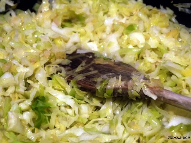 Rezept: Walnuss-Spätzle-Spitzkohlpfanne Bild Nr. 13 Walnuss-Spätzle-Spitzkohlpfanne - Rezept - Bild Nr. 13