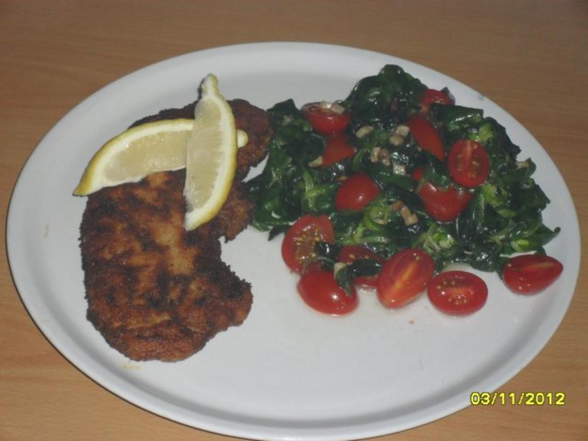 Schnitzel Wiener Art mit Feldsalat - Rezept