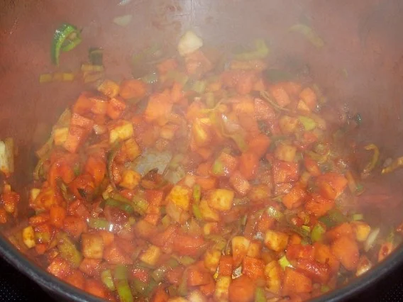 Rezept: Feine Rinderrouladen mit Pflaumenfüllung und viel aromatischer Soße Bild Nr. 10 Feine Rinderrouladen mit Pflaumenfüllung und viel aromatischer Soße - Rezept - Bild Nr. 10