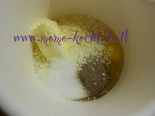 süße Kürbis-Cupcakes mit Zitronenmelissen-Frischkäse-Frosting - Rezept - Bild Nr. 8