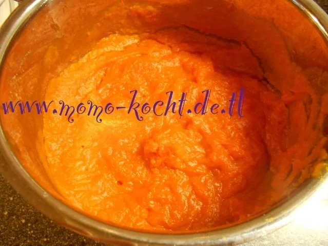 süße Kürbis-Cupcakes mit Zitronenmelissen-Frischkäse-Frosting - Rezept - Bild Nr. 10