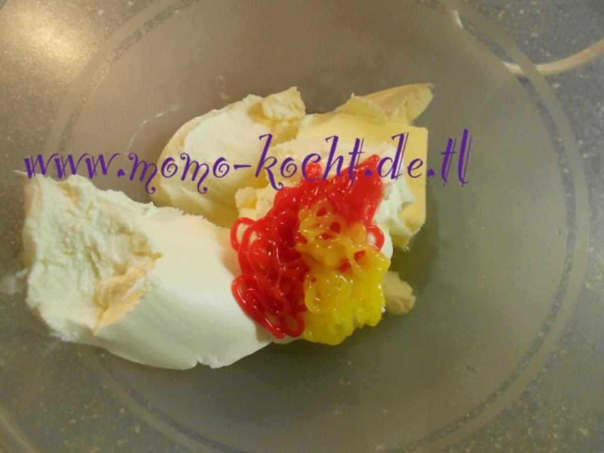 süße Kürbis-Cupcakes mit Zitronenmelissen-Frischkäse-Frosting - Rezept - Bild Nr. 18
