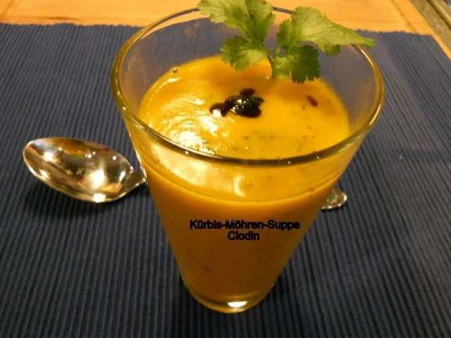 Rezept: Kürbis-Möhren-Suppe Kürbis-Möhren-Suppe - Rezept