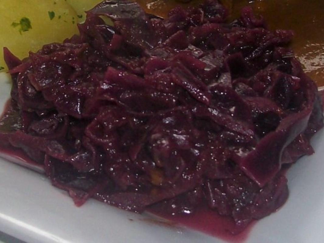 Beilagen: Fruchtiger Apfel-Preiselbeer-Rotkohl - Rezept - kochbar.de