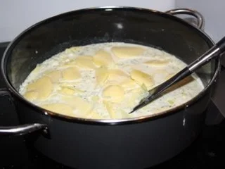 Kartoffel-Spinat-Gratin mit Gorgonzola-Sauce - Rezept