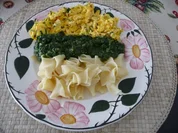 Pasta : Spinat mit Dinkel-Bandnudeln und Chili-Rührei - Rezept