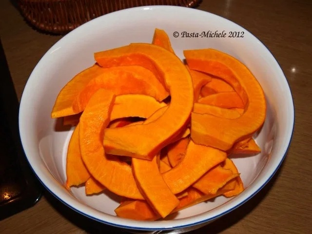 Kürbisspalten aus dem Ofen mit Kaymak-(Rahm)dip             (Zucca al forno) - Rezept - Bild Nr. 4