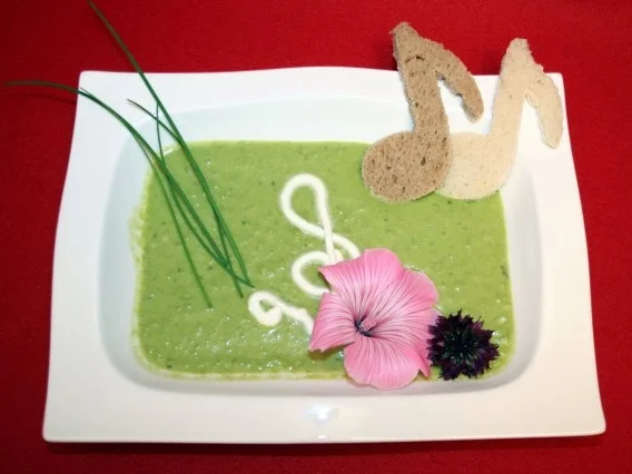 Rezept: Pfefferminze und Erbsen con anima Pfefferminze und Erbsen con anima - Rezept