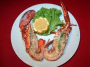 Gegrillter Lobster auf Salatstreifen mit Aiolicreme - Rezept